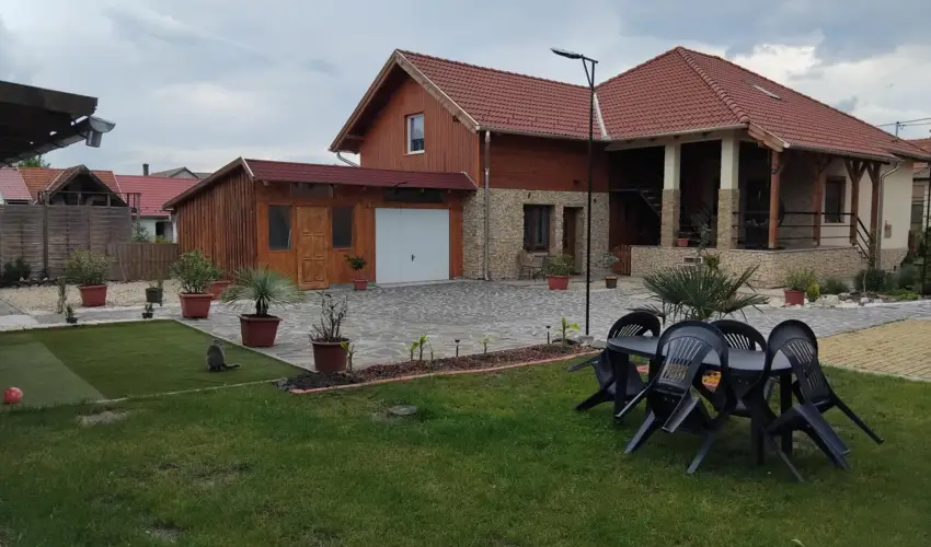 Lilla Apartmanh�zak Szilv�sv�rad - Augusztus 20. (min. 2 �j)