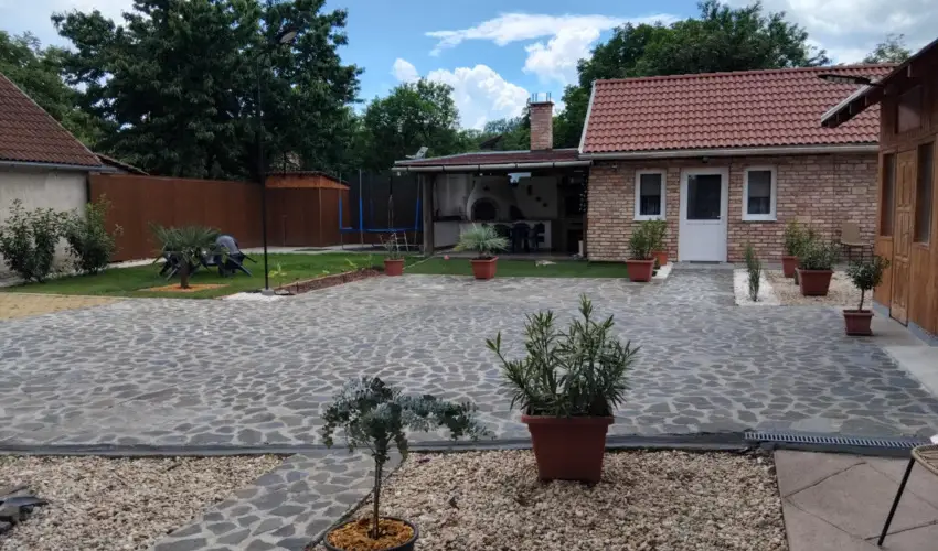 Lilla Apartmanh�zak Szilv�sv�rad - Augusztus 20. (min. 2 �j)