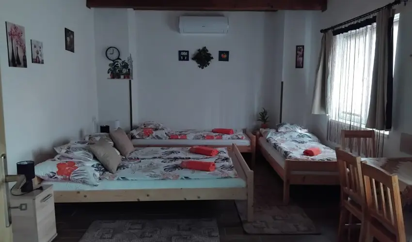 Lilla Apartmanh�zak Szilv�sv�rad - Augusztus 20. (min. 2 �j)