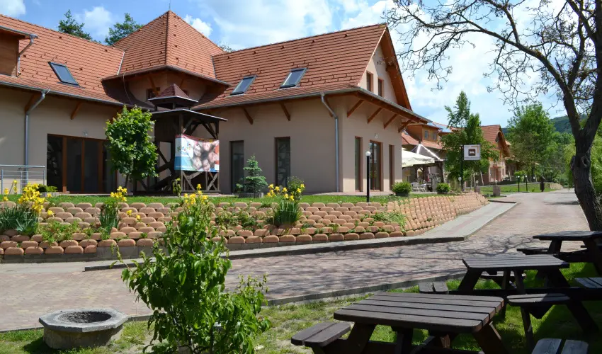 Malomkert Hotel Nagyb�rzs�ny - Augusztus 20.