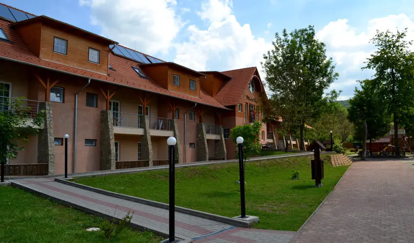 Malomkert Hotel Nagyb�rzs�ny - Augusztus 20.