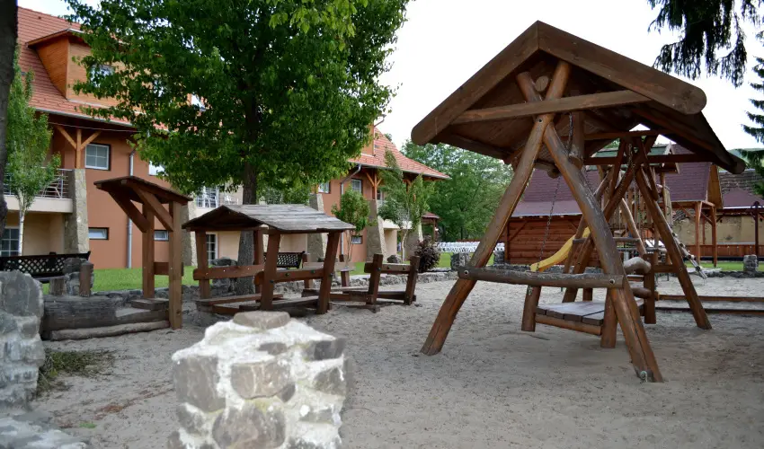 Malomkert Hotel Nagyb�rzs�ny - Augusztus 20.