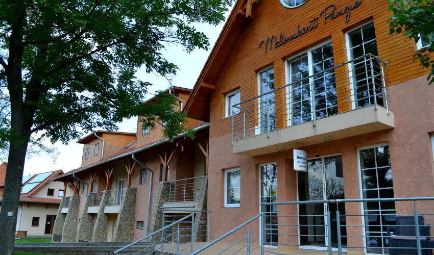 Malomkert Hotel Nagyb�rzs�ny - Augusztus 20.