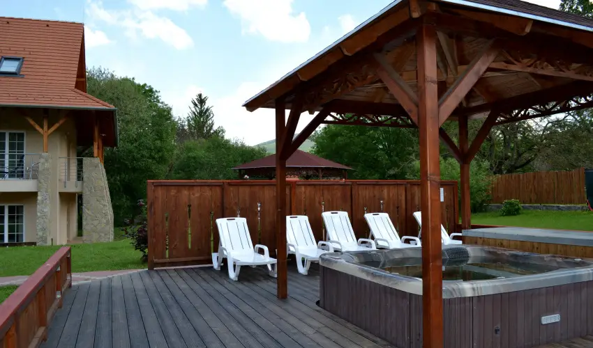 Malomkert Hotel Nagyb�rzs�ny - Augusztus 20.