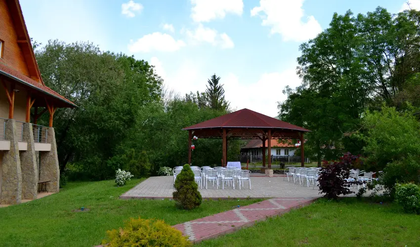 Malomkert Hotel Nagyb�rzs�ny - Augusztus 20.
