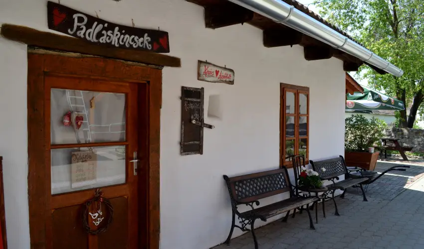 Malomkert Hotel Nagyb�rzs�ny - Augusztus 20.