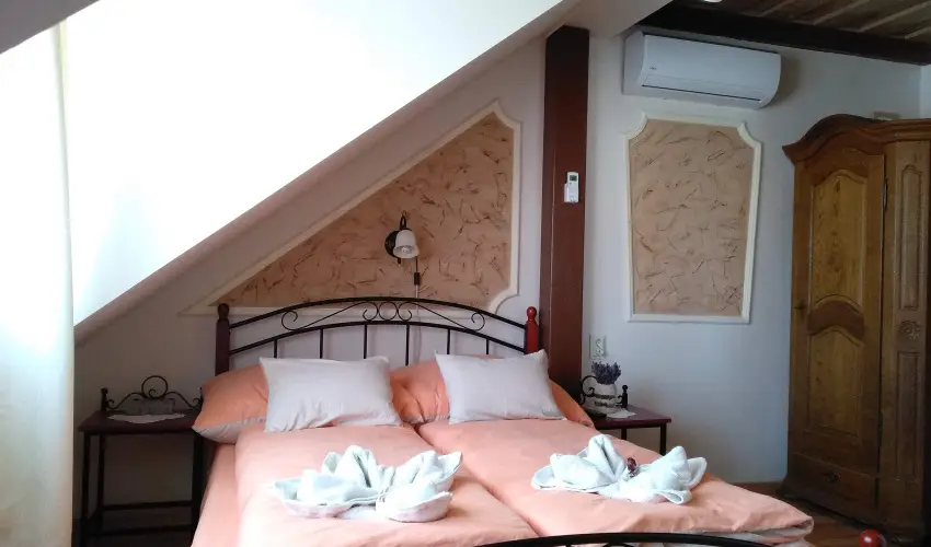 Margar�ta Panzi� S�rospatak - Augusztus 20. (min. 3 �j)