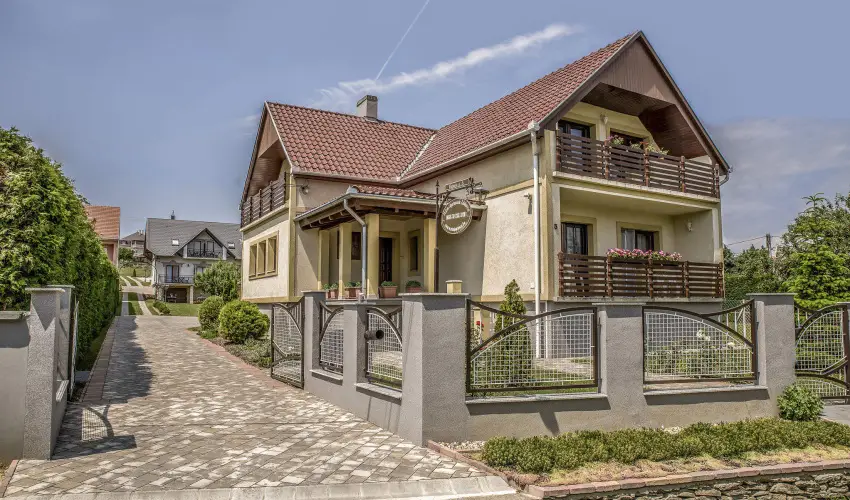 M�ria Apartmanok Zalakaros - Augusztus 20. (min. 2 �j)