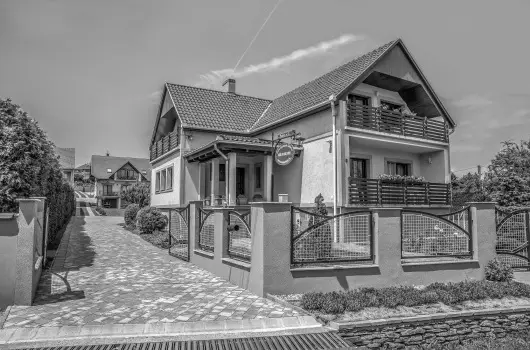 M�ria Apartmanok - Augusztus 20. (min. 2 �j)