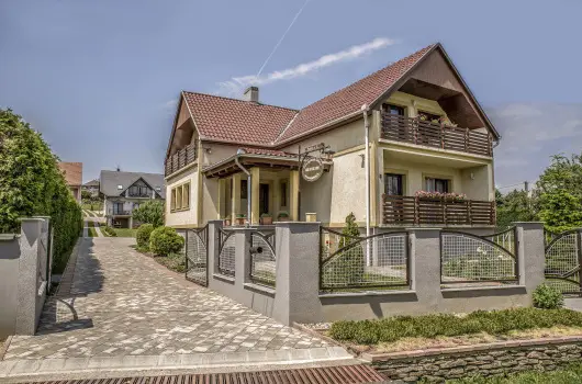 M�ria Apartmanok - Augusztus 20. (min. 2 �j)