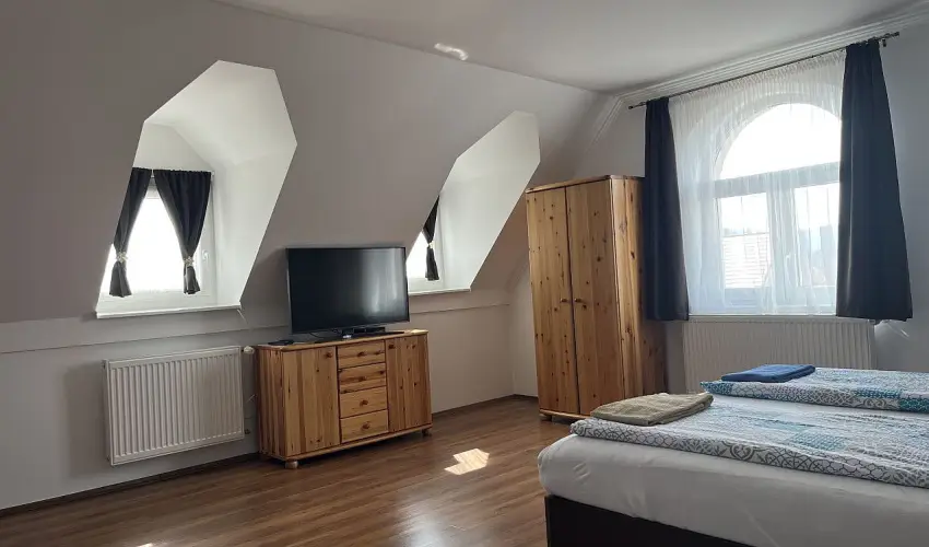 M�rk�i Vend�gh�z - kapu a Bakonyra M�rk� - Augusztus 20. (min. 2 �j)