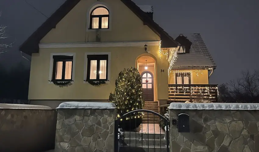 M�rk�i Vend�gh�z - kapu a Bakonyra M�rk� - Augusztus 20. (min. 2 �j)
