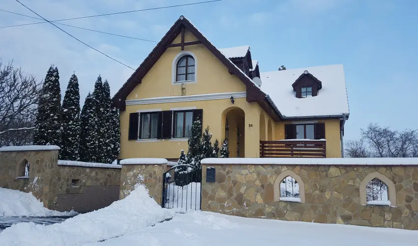 M�rk�i Vend�gh�z - kapu a Bakonyra M�rk� - Augusztus 20. (min. 2 �j)