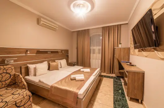 M�rv�ny Panzi� - Augusztus 20. (min. 3 �j)