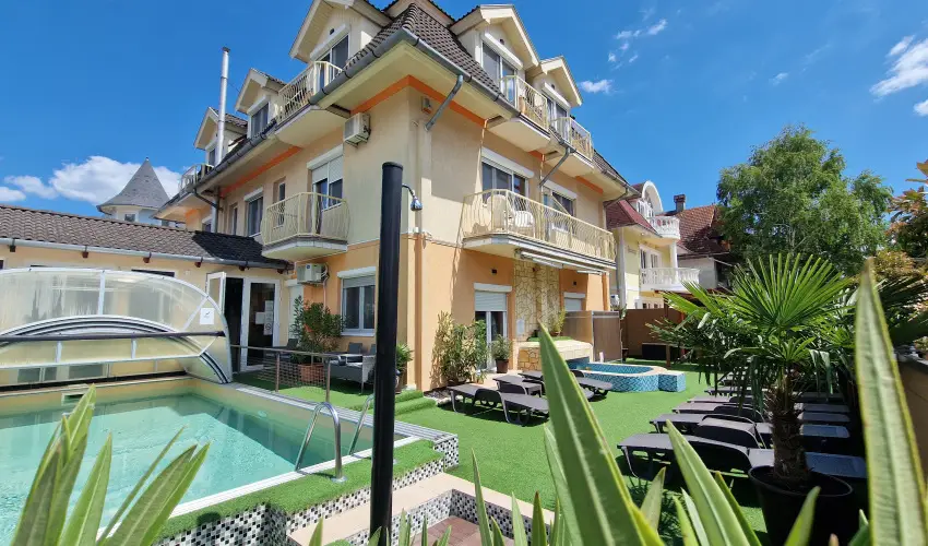 Napsug�r Apartmanh�z Si�fok - Augusztus 20. (min. 5 �j)