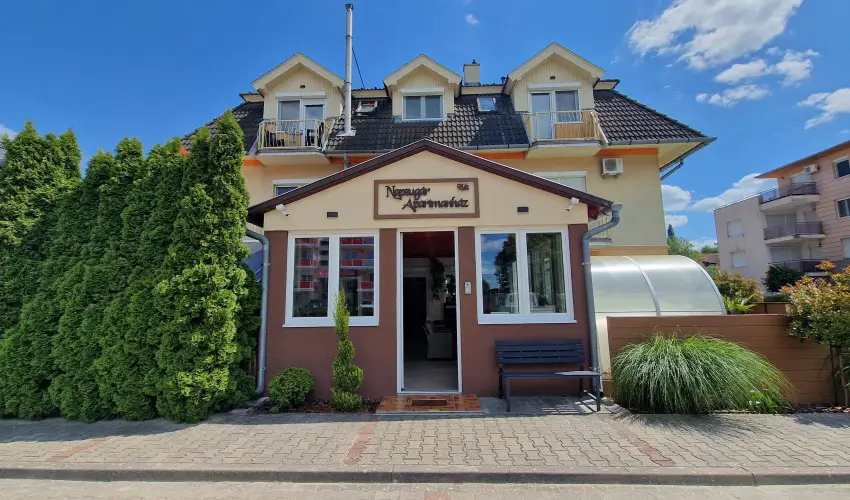 Napsug�r Apartmanh�z Si�fok - Augusztus 20. (min. 5 �j)