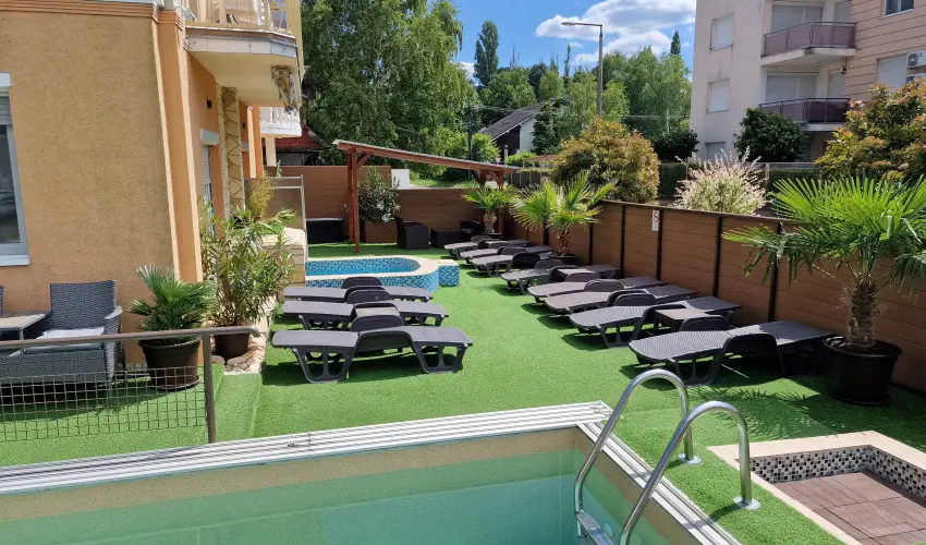 Napsug�r Apartmanh�z Si�fok - Augusztus 20. (min. 5 �j)