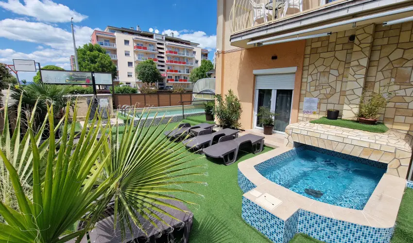 Napsug�r Apartmanh�z Si�fok - Augusztus 20. (min. 5 �j)