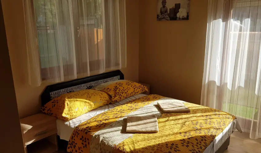 Napsug�r Apartmanh�z Si�fok - Augusztus 20. (min. 5 �j)