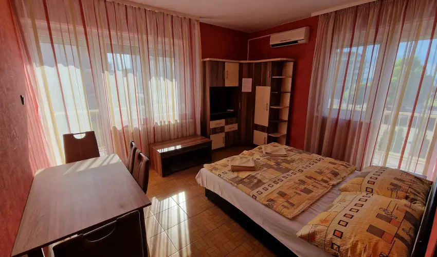 Napsug�r Apartmanh�z Si�fok - Augusztus 20. (min. 5 �j)