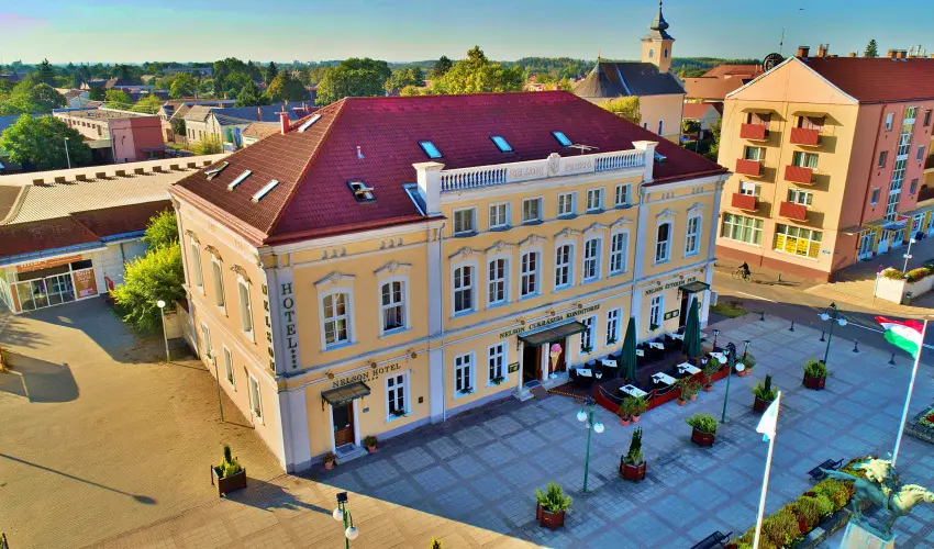 Nelson Hotel Hajd�szoboszl� - Augusztus 20. (min. 2 �j)