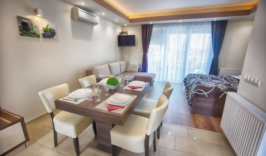 N�meth Apartmanok S�rv�r - Augusztus 20.