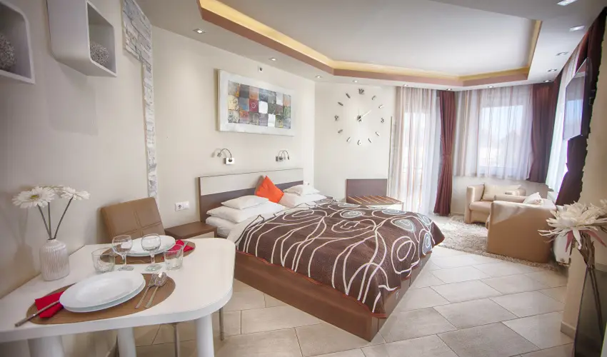 N�meth Apartmanok S�rv�r - Augusztus 20.