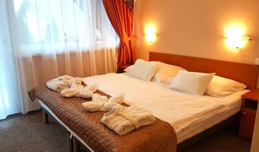 O�zis Wellness Panzi� Szigetszentmikl�s - Augusztus 20.