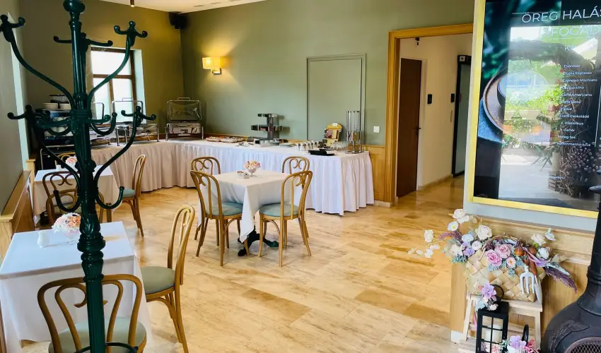 reg Halsz tterem s Fogad Tt - Augusztus 20.