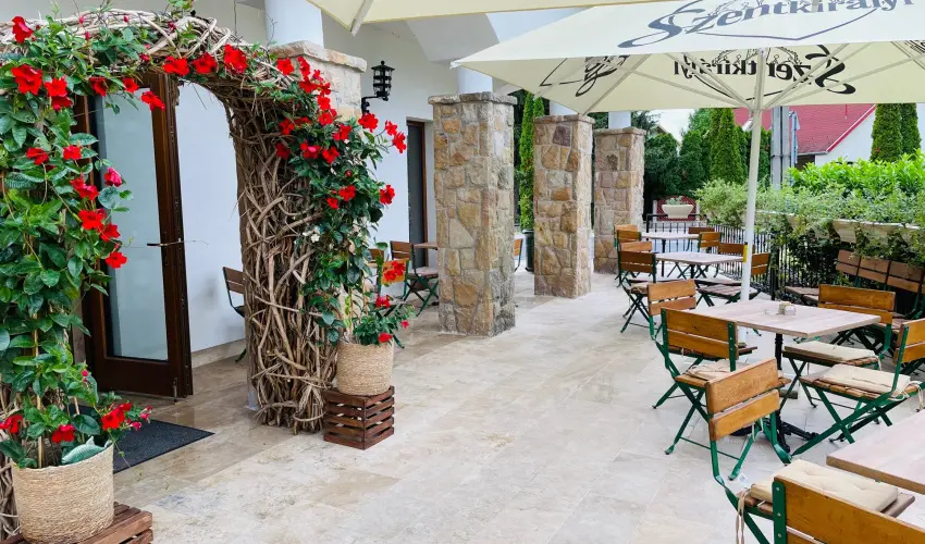 reg Halsz tterem s Fogad Tt - Augusztus 20.