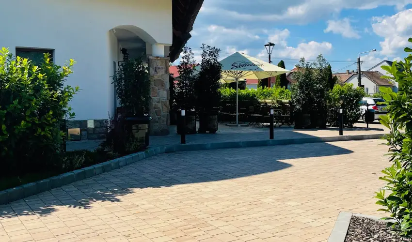 reg Halsz tterem s Fogad Tt - Augusztus 20.