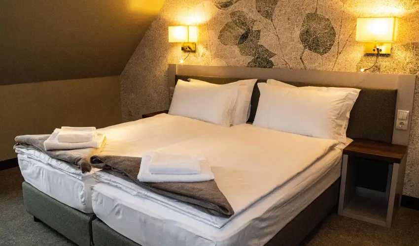 reg Halsz tterem s Fogad Tt - Augusztus 20.