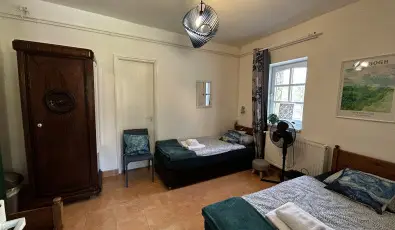 Pal�cliget Vend�gh�z K�tbodony