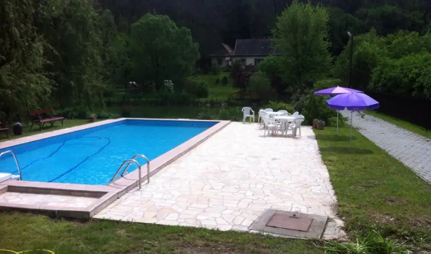 Pal�cliget Vend�gh�z K�tbodony - Augusztus 20. - teljes el�refizet�ssel (min. 2 �j)