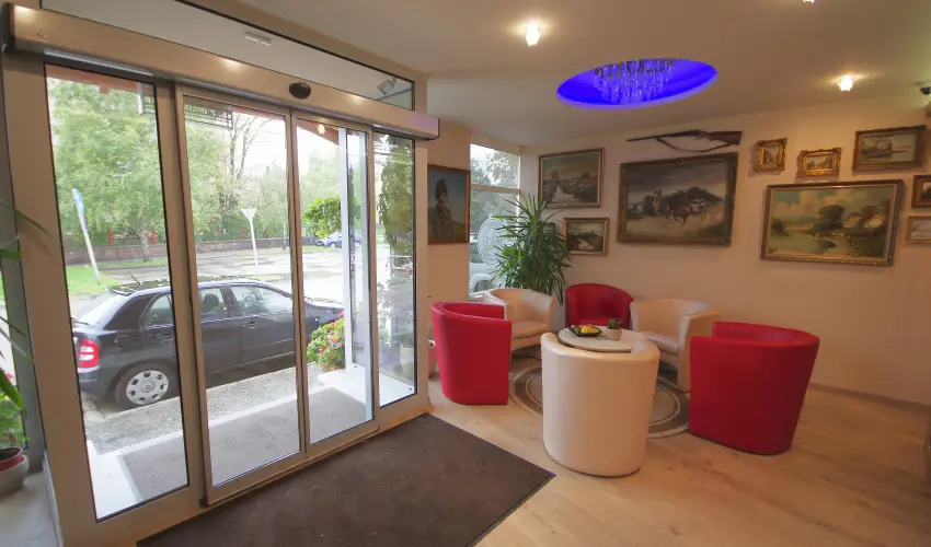 Hotel Vad�szk�rt Sz�kesfeh�rv�r - Augusztus 20.