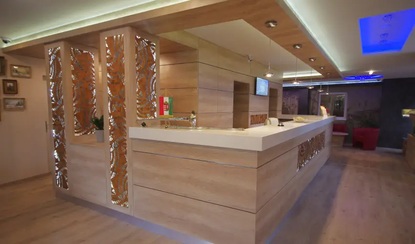 Hotel Vad�szk�rt Sz�kesfeh�rv�r - Augusztus 20.