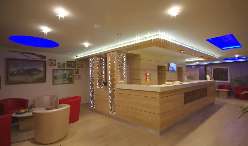 Hotel Vad�szk�rt Sz�kesfeh�rv�r - Augusztus 20.