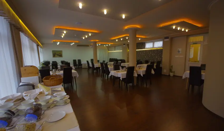 Hotel Vad�szk�rt Sz�kesfeh�rv�r - Augusztus 20.