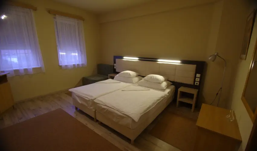 Hotel Vad�szk�rt Sz�kesfeh�rv�r - Augusztus 20.