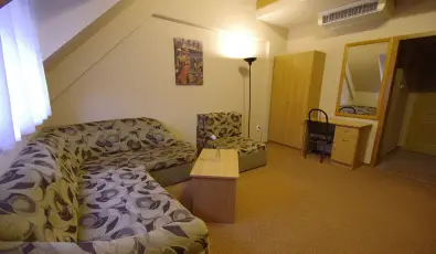 Hotel Vad�szk�rt Sz�kesfeh�rv�r