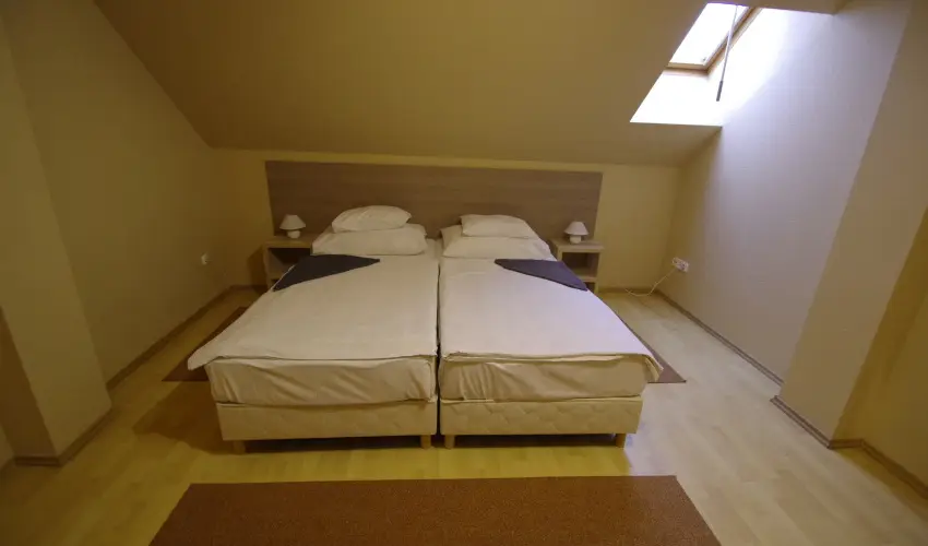 Hotel Vad�szk�rt Sz�kesfeh�rv�r - Augusztus 20.