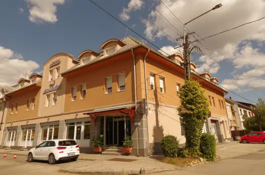 Hotel Vad�szk�rt - Augusztus 20.