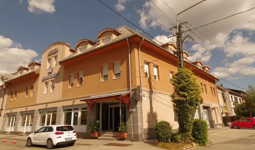 Hotel Vad�szk�rt Sz�kesfeh�rv�r - Augusztus 20.