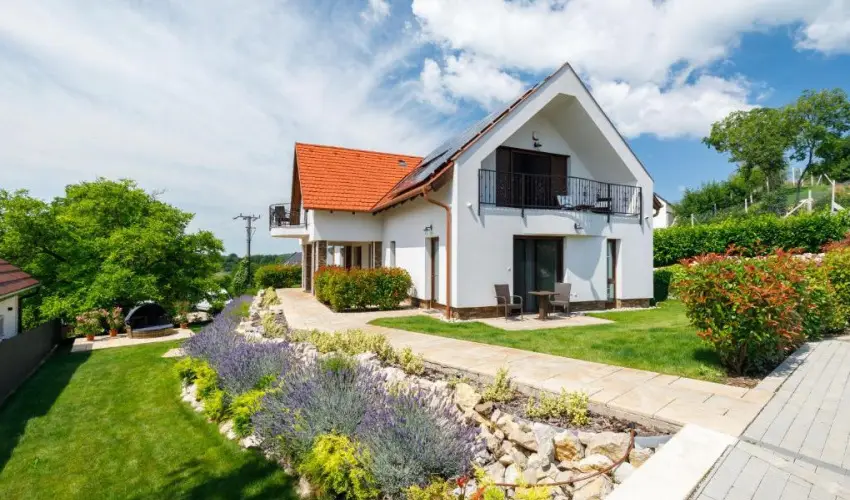 Pilger Vend�gh�z Tihany - Augusztus 20. (min. 4 �j)