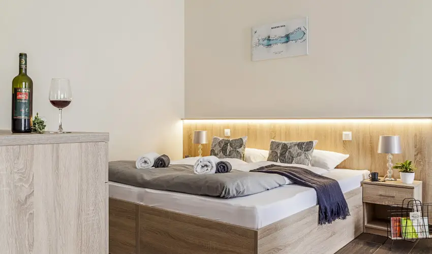 Pilger Vend�gh�z Tihany - Augusztus 20. (min. 4 �j)