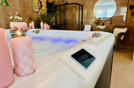 Pl�za Hotel Gyula - Augusztus 20.