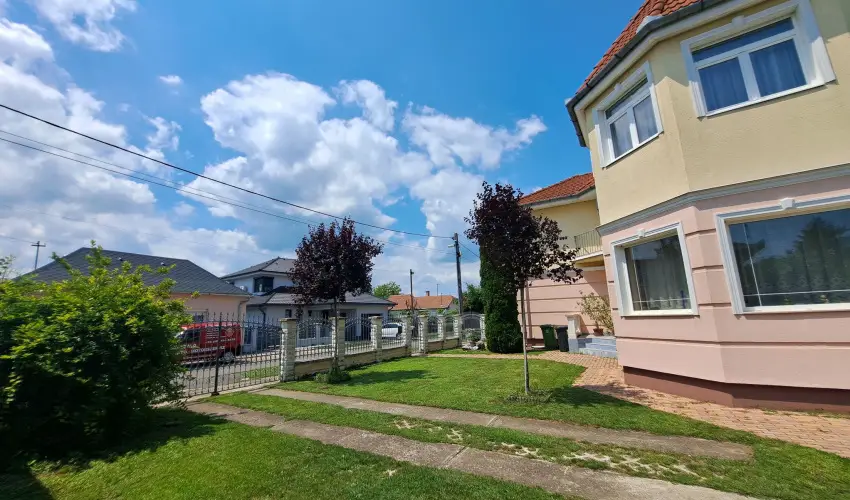 Prima Villa 2 Hajd�szoboszl� - Augusztus 20. (min. 2 �j)