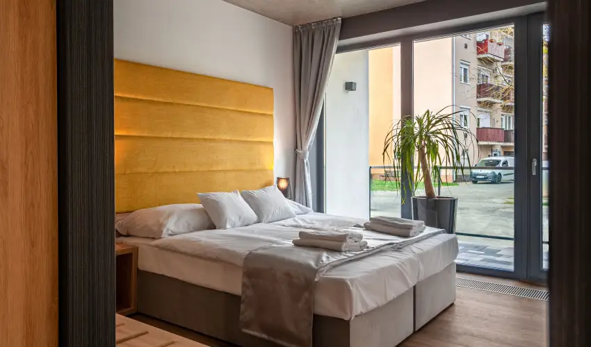 R31 Residence S�rv�r - Augusztus 20. (min. 2 �j)