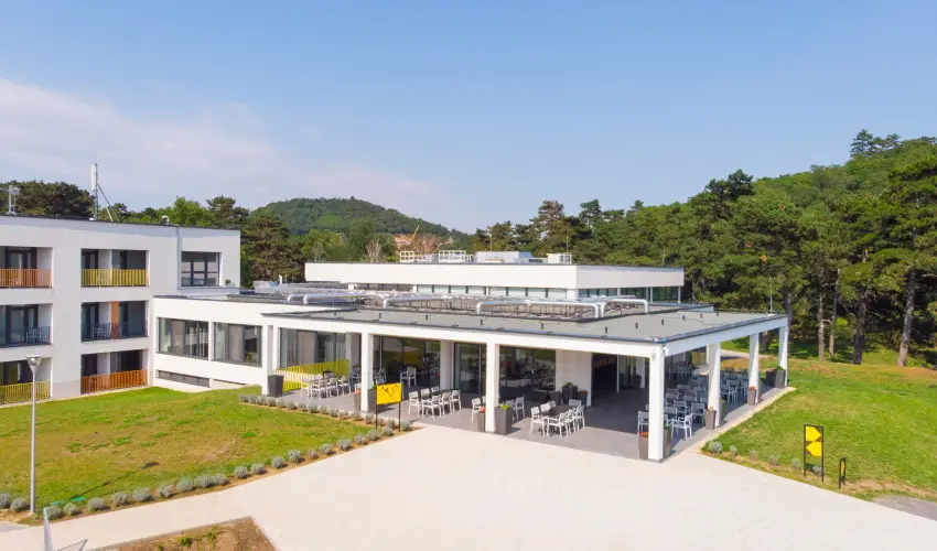 R�k�czi Hotel, T�bor �s Rendezv�nyk�zpont S�toralja�jhely - Augusztus 20.