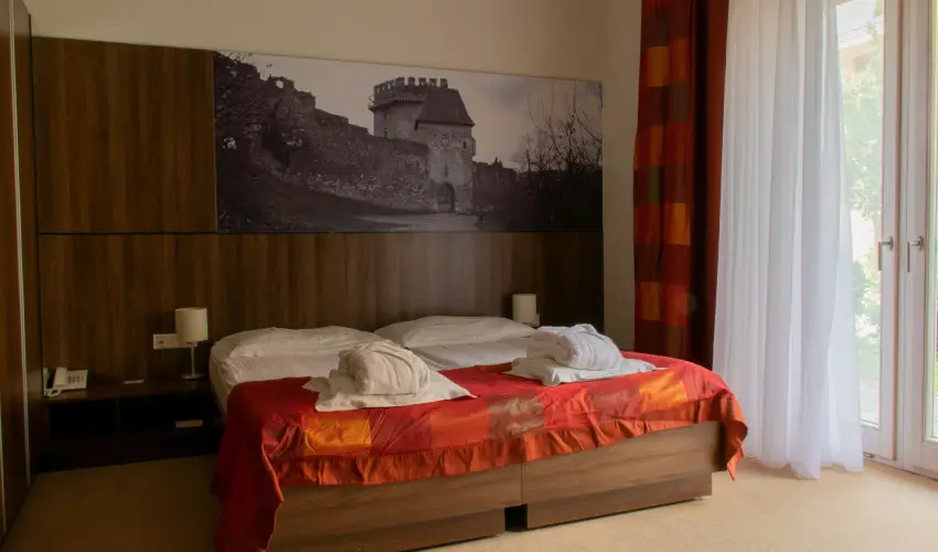 Royal Club Hotel Visegrd - Augusztus 20. (min. 3 j)